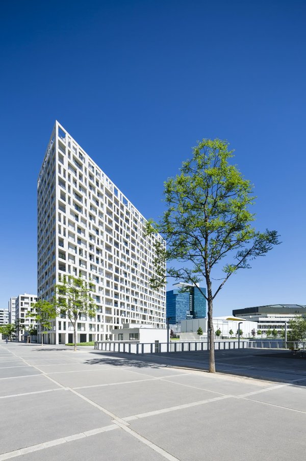 What are the benefits of choosing a serviced apartment over a holiday cottage in Liverpool?