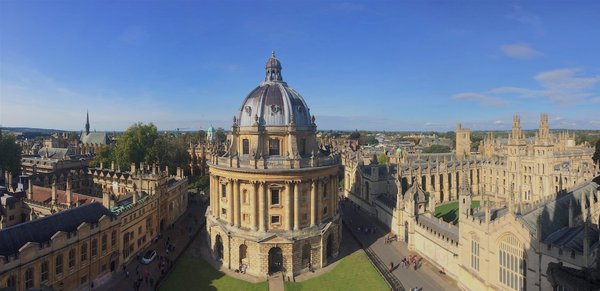 How can one experience Oxford's academic atmosphere for free?
