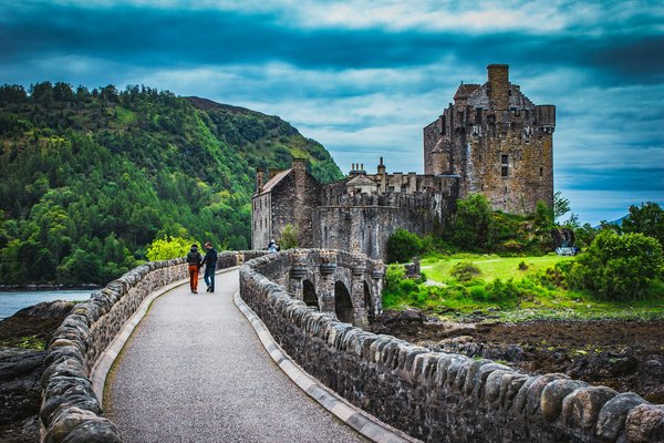 How to find guided tours of haunted castles in Scotland?