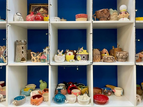 What are the best antique markets in the Cotswolds for unique finds?