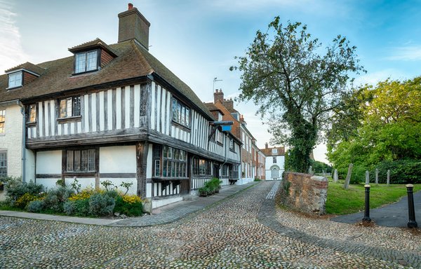 Which historical homes in Surrey offer a glimpse into Tudor daily life?